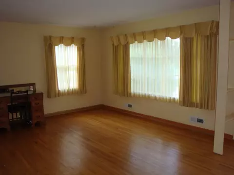 1015 E 4th St, Belvidere, IL 61008 photo 2