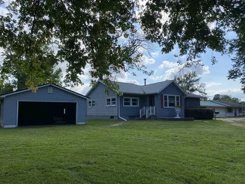 15280 Waller Rd, Fulton, IL 61252