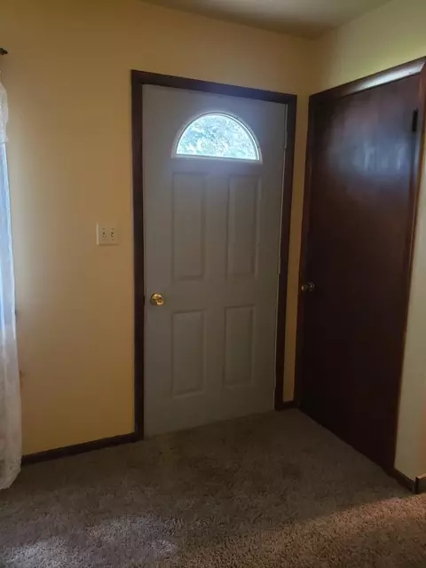 1424 Mark Dr, Freeport, IL 61032 photo 3