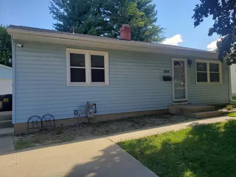 1424 Mark Dr, Freeport, IL 61032 photo 2
