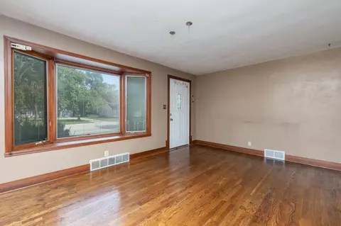 809 E Riverside Blvd, Loves Park, IL 61111 photo 2