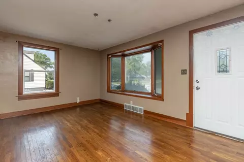 809 E Riverside Blvd, Loves Park, IL 61111 photo 4