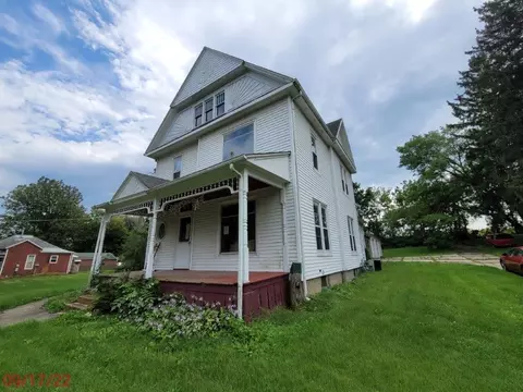 203 W 5th St, Leaf River, IL 61047 photo 1
