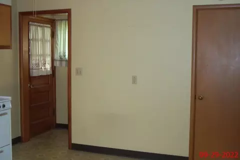 1239 S State Ave, Freeport, IL 61032 photo 6