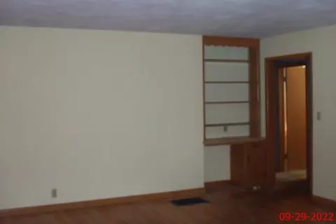 1239 S State Ave, Freeport, IL 61032 photo 3