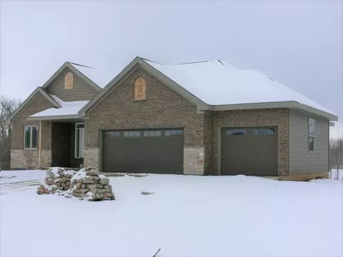 7911 Glenwood Dr, Roscoe, IL 61073