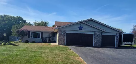 9760 Applegate Dr, Roscoe, IL 61073 photo 2