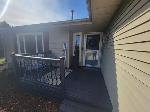 9760 Applegate Dr, Roscoe, IL 61073 photo 3