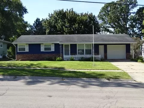 1818 Ridge Dr, Freeport, IL 61032 photo 2