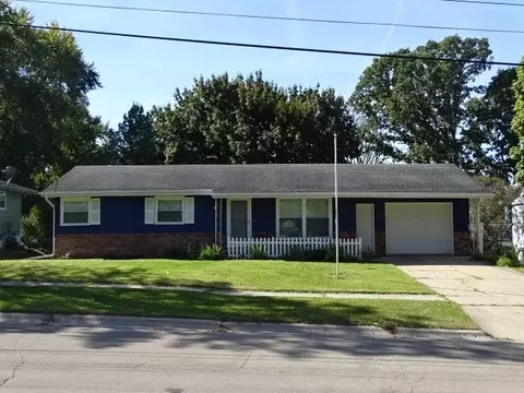 1818 Ridge Dr, Freeport, IL 61032 photo 1