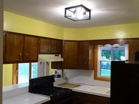 1818 Ridge Dr, Freeport, IL 61032 photo 3