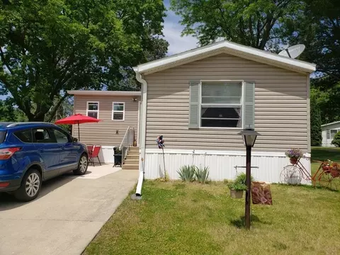 116 Roundtree Dr, Freeport, IL 61032