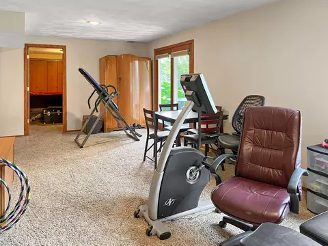 1061 Mesa Dr, Freeport, IL 61032 photo 24