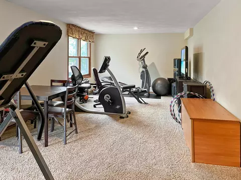 1061 Mesa Dr, Freeport, IL 61032 photo 23