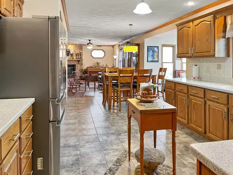 1061 Mesa Dr, Freeport, IL 61032 photo 7