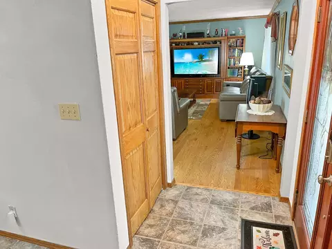 1061 Mesa Dr, Freeport, IL 61032 photo 2