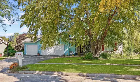 1061 Mesa Dr, Freeport, IL 61032 photo 1