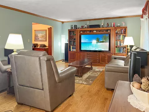1061 Mesa Dr, Freeport, IL 61032 photo 3