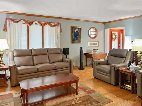 1061 Mesa Dr, Freeport, IL 61032 photo 4