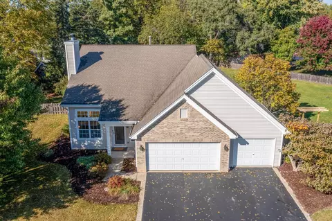 11218 Downing Ln, Roscoe, IL 61073 photo 4