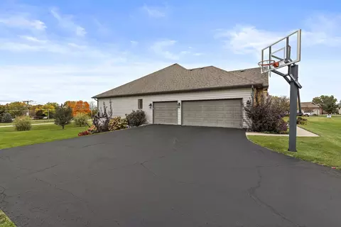 11552 Ridgecrest Dr, Roscoe, IL 61073 photo 2