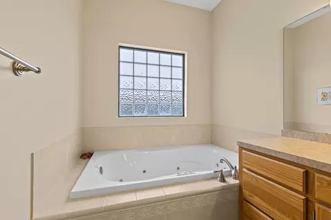 11552 Ridgecrest Dr, Roscoe, IL 61073 photo 17