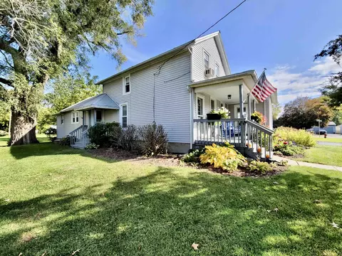 427 E 4th St, Byron, IL 61010 photo 3