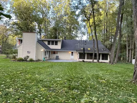 1815 Gladewood, Freeport, IL 61032 photo 2