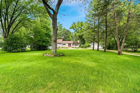 5272 Glenn Dr, Roscoe, IL 61073 photo 2