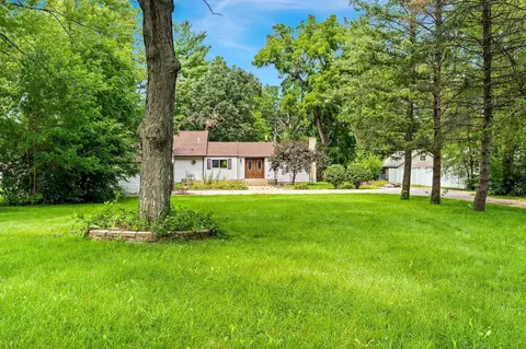 5272 Glenn Dr, Roscoe, IL 61073 photo 1