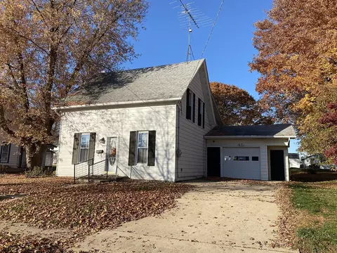 518 N Broad St, Lanark, IL 61046 photo 3