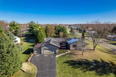 9287 Winterfield Ln, Roscoe, IL 61073 photo 2
