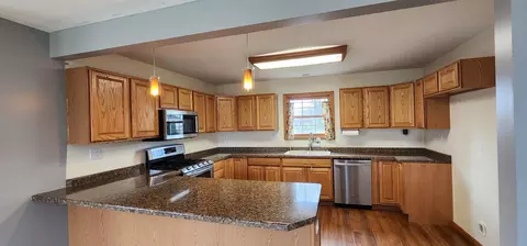 824 E Jackson St, Belvidere, IL 61008 photo 9