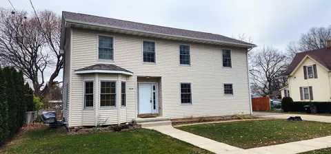 824 E Jackson St, Belvidere, IL 61008 photo 3