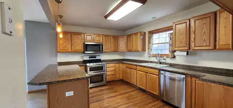 824 E Jackson St, Belvidere, IL 61008 photo 5