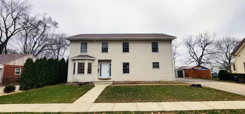 824 E Jackson St, Belvidere, IL 61008 photo 2