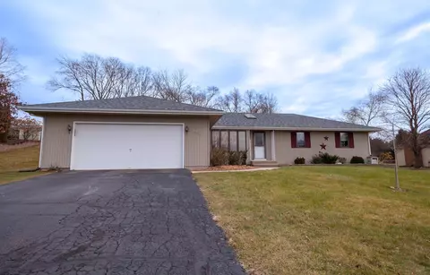 3982 Montclair Rd, Roscoe, IL 61073 photo 1