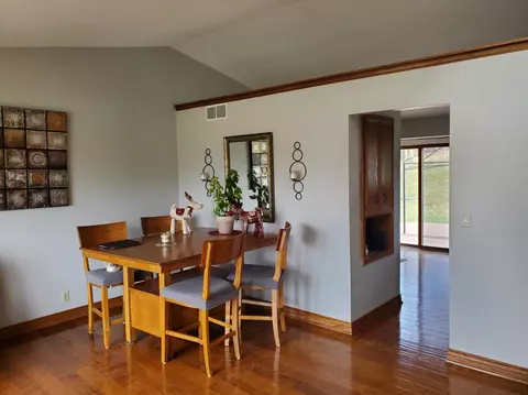 3982 Montclair Rd, Roscoe, IL 61073 photo 4