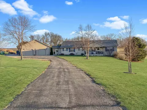 31-85 Country Club Ct, Lanark, IL 61046