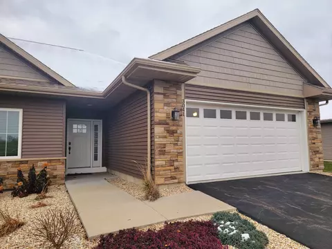 3041 S Bartells Dr, Beloit, WI 53511 photo 2
