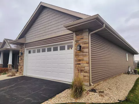 3041 S Bartells Dr, Beloit, WI 53511 photo 1