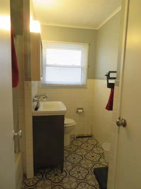 309 E Pershing St, Freeport, IL 61032 photo 11