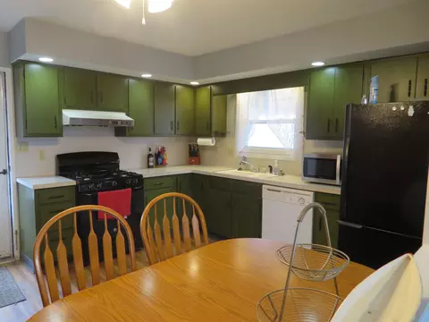 309 E Pershing St, Freeport, IL 61032 photo 8