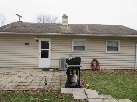 309 E Pershing St, Freeport, IL 61032 photo 3