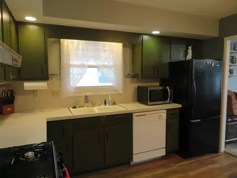 309 E Pershing St, Freeport, IL 61032 photo 7