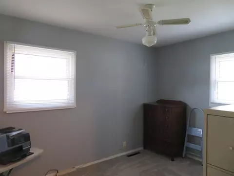 309 E Pershing St, Freeport, IL 61032 photo 10