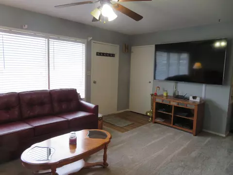 309 E Pershing St, Freeport, IL 61032 photo 4