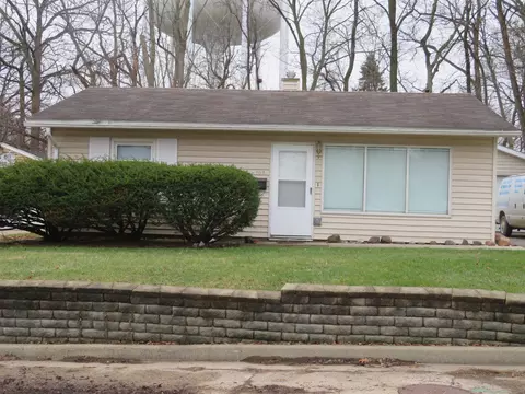 309 E Pershing St, Freeport, IL 61032 photo 1