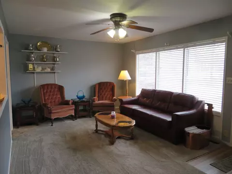 309 E Pershing St, Freeport, IL 61032 photo 5