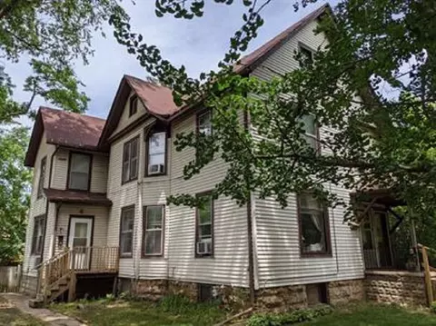 980 N Court St, Rockford, IL 61103